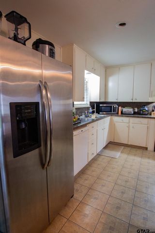 8142 Karen Dr, Tyler, TX 75703
