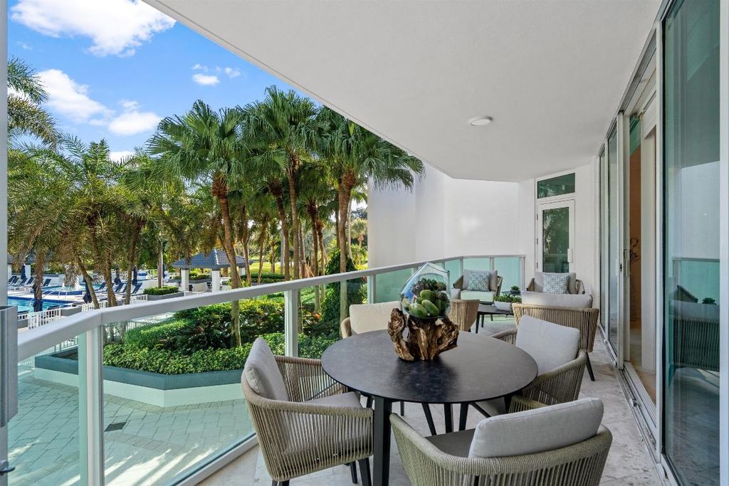 Image 10 of property listing at 550 SE Mizner Boulevard B202, Boca Raton, FL 33432