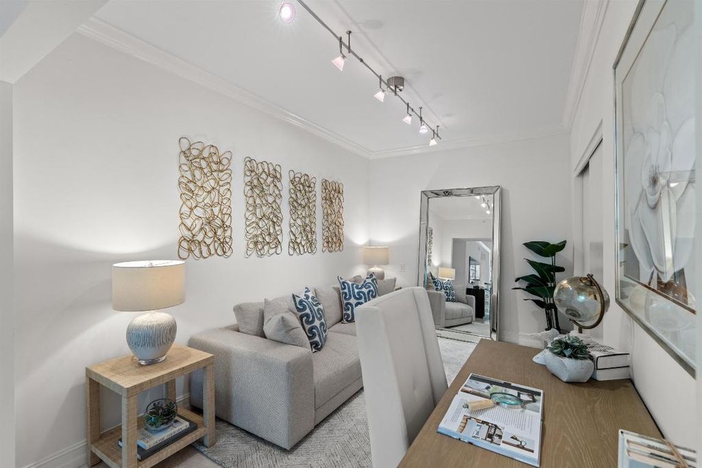 Image 12 of property listing at 550 SE Mizner Boulevard B202, Boca Raton, FL 33432