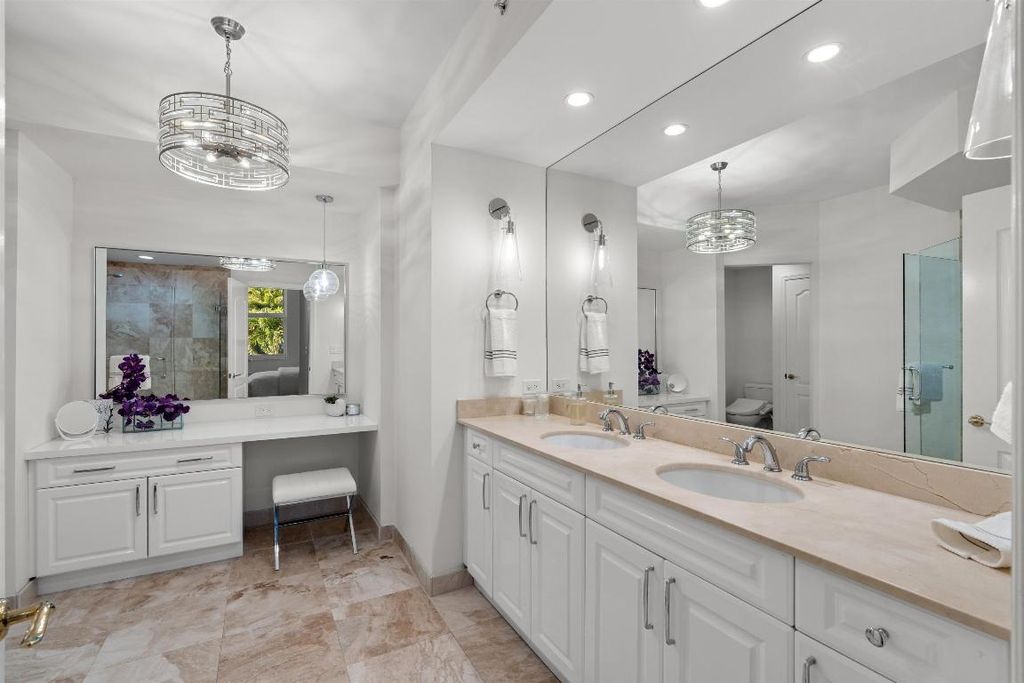 Image 16 of property listing at 550 SE Mizner Boulevard B202, Boca Raton, FL 33432