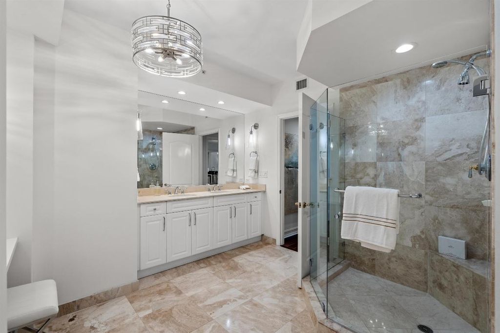 Image 17 of property listing at 550 SE Mizner Boulevard B202, Boca Raton, FL 33432