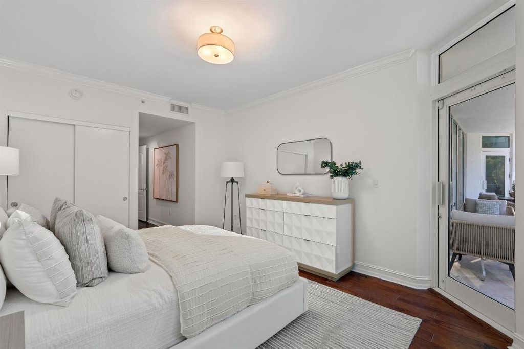 Image 19 of property listing at 550 SE Mizner Boulevard B202, Boca Raton, FL 33432