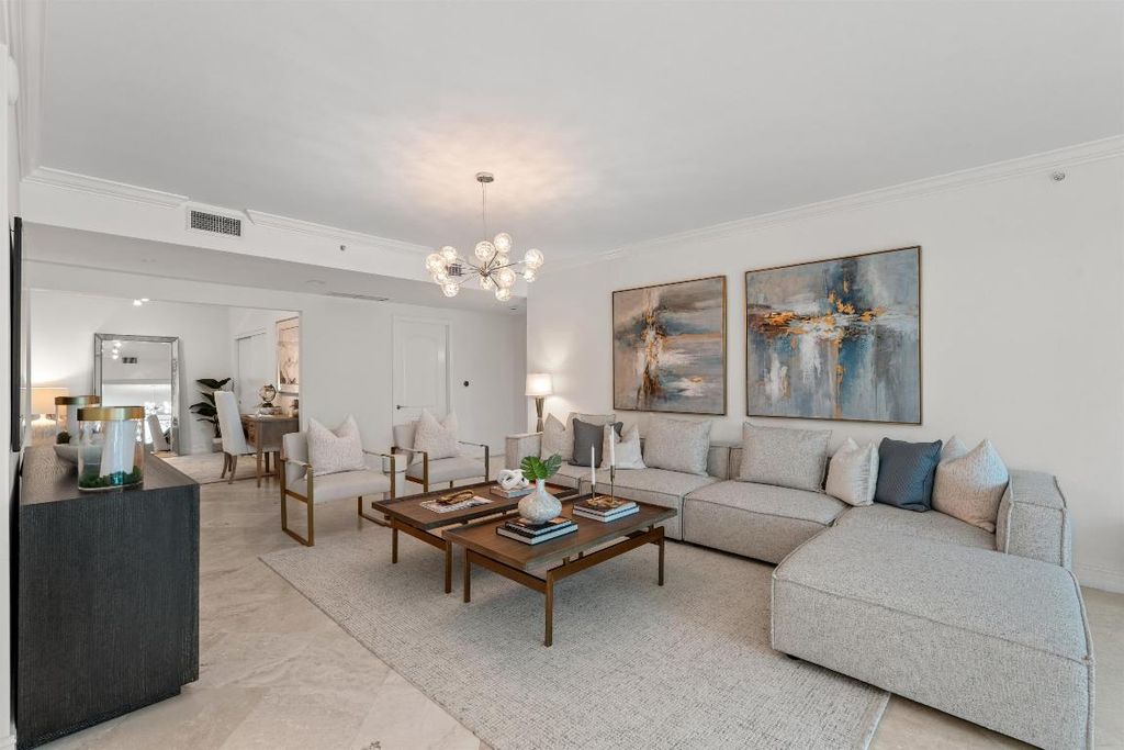 Image 4 of property listing at 550 SE Mizner Boulevard B202, Boca Raton, FL 33432