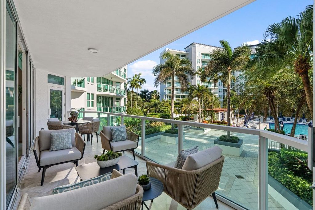 Image 8 of property listing at 550 SE Mizner Boulevard B202, Boca Raton, FL 33432