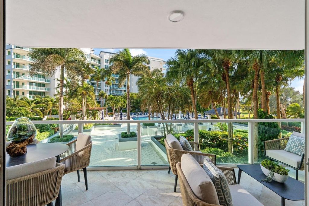 Image 9 of property listing at 550 SE Mizner Boulevard B202, Boca Raton, FL 33432