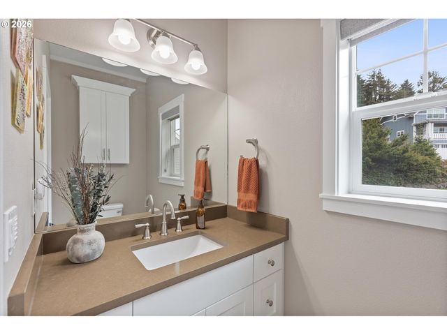 2065 Ne MULBERRY Loop, Lincoln City, OR 97367