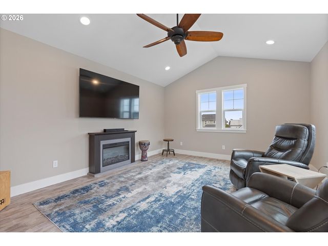 2065 Ne MULBERRY Loop, Lincoln City, OR 97367