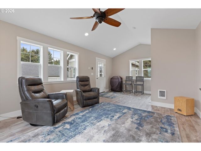 2065 Ne MULBERRY Loop, Lincoln City, OR 97367