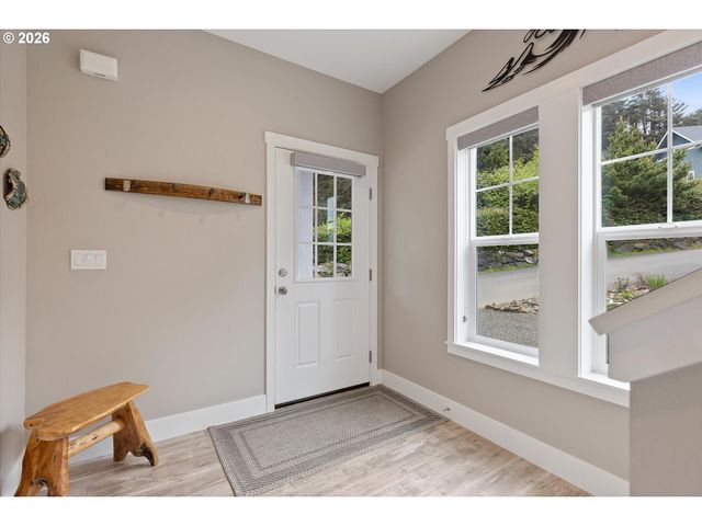 2065 Ne MULBERRY Loop, Lincoln City, OR 97367