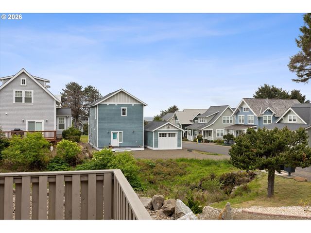 2065 Ne MULBERRY Loop, Lincoln City, OR 97367