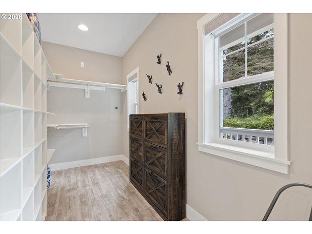 2065 Ne MULBERRY Loop, Lincoln City, OR 97367