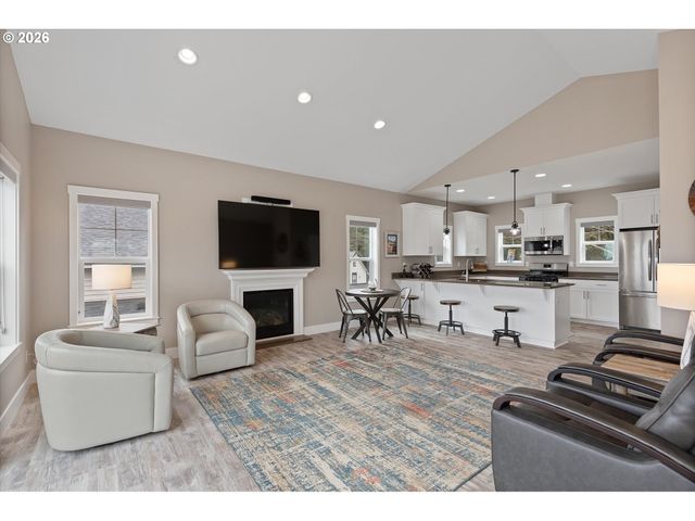 2065 Ne MULBERRY Loop, Lincoln City, OR 97367