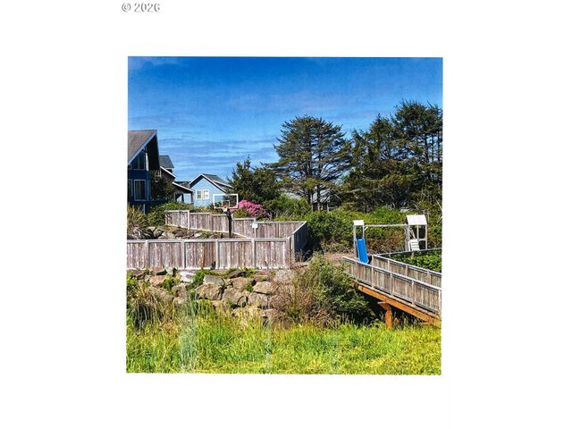 2065 Ne MULBERRY Loop, Lincoln City, OR 97367