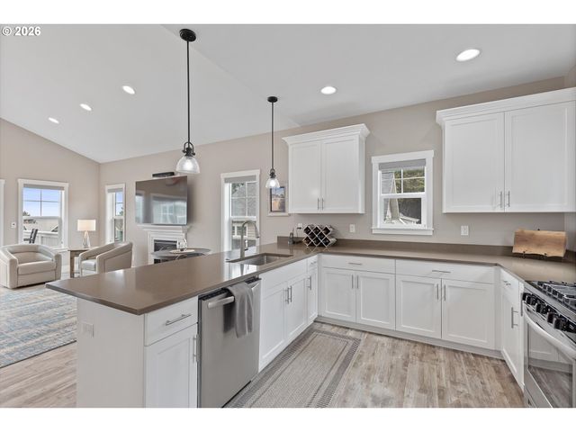 2065 Ne MULBERRY Loop, Lincoln City, OR 97367
