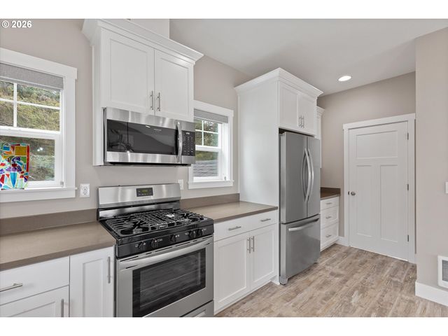 2065 Ne MULBERRY Loop, Lincoln City, OR 97367