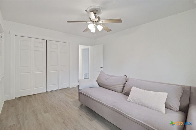 542 Williamsburg Place, San Antonio, TX 78201