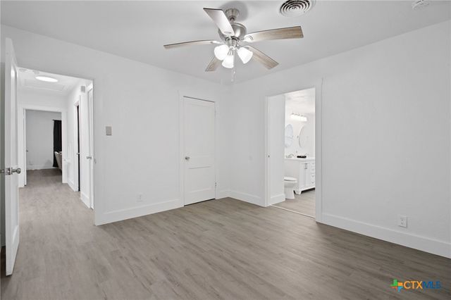 542 Williamsburg Place, San Antonio, TX 78201