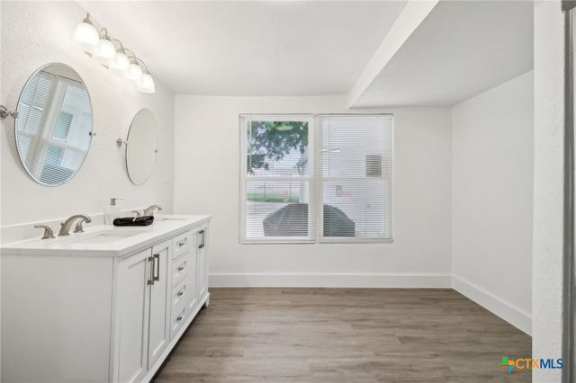 542 Williamsburg Place, San Antonio, TX 78201
