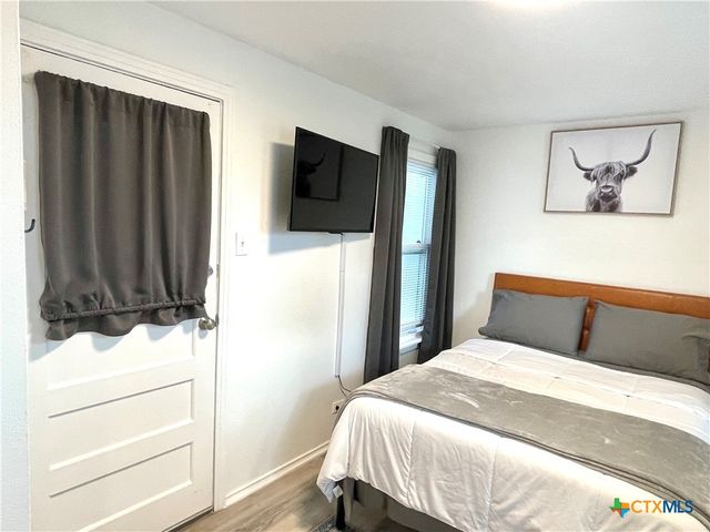 542 Williamsburg Place, San Antonio, TX 78201