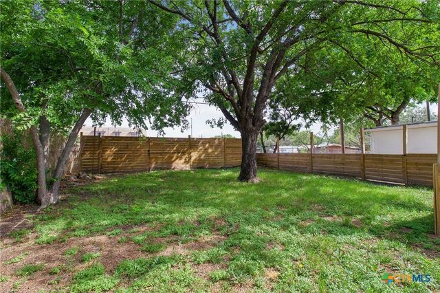 542 Williamsburg Place, San Antonio, TX 78201