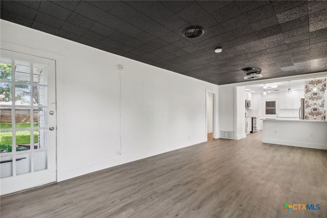 542 Williamsburg Place, San Antonio, TX 78201