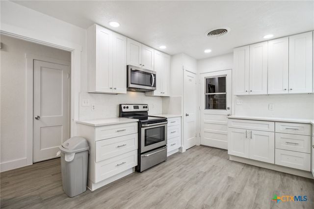 542 Williamsburg Place, San Antonio, TX 78201