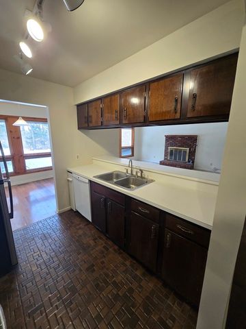 905 HICKORY Road, Woodstock, IL 60098