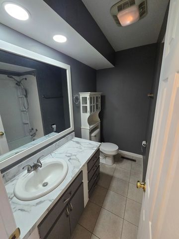 905 HICKORY Road, Woodstock, IL 60098