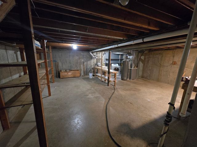 905 HICKORY Road, Woodstock, IL 60098