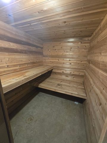 905 HICKORY Road, Woodstock, IL 60098