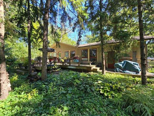 905 HICKORY Road, Woodstock, IL 60098