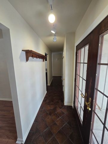 905 HICKORY Road, Woodstock, IL 60098