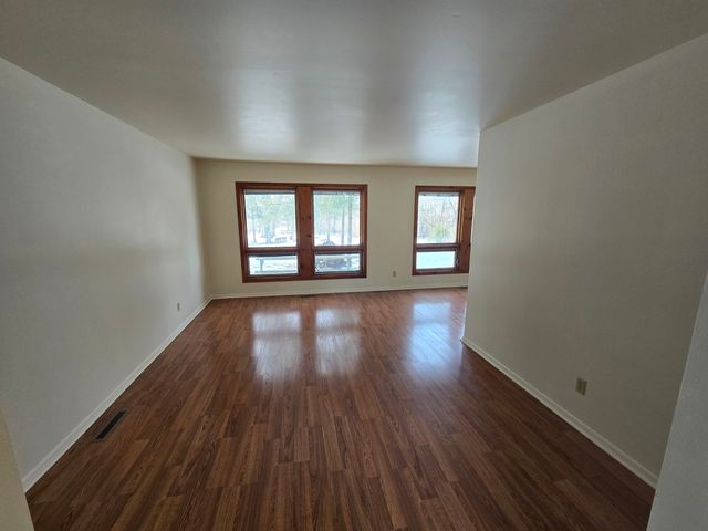 905 HICKORY Road, Woodstock, IL 60098