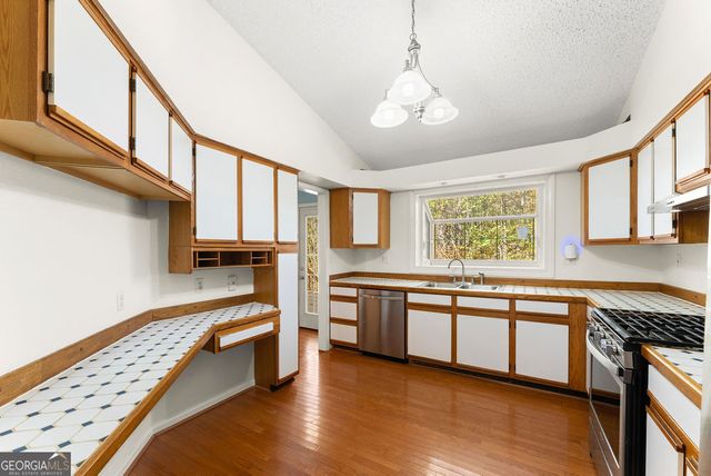 115 Country Side Drive, Mcdonough, GA 30252