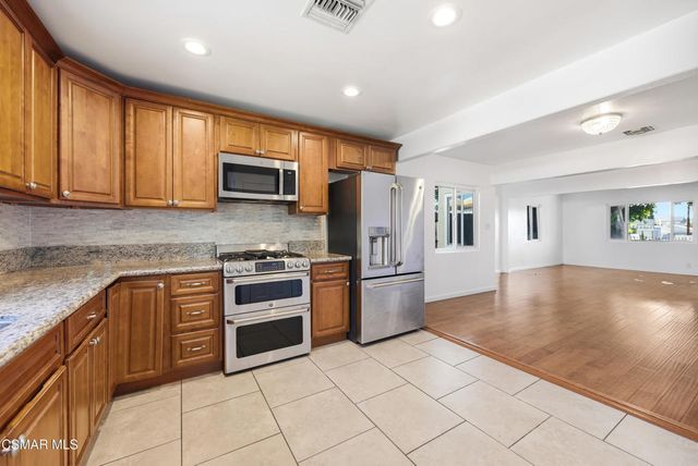 11017 Tiara Street, North Hollywood, CA 91601