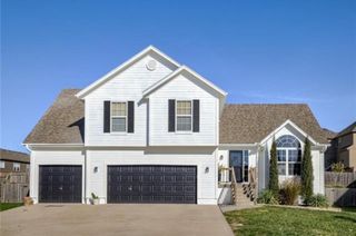 2344 SW Switchback Court, Lee's Summit, MO 64082