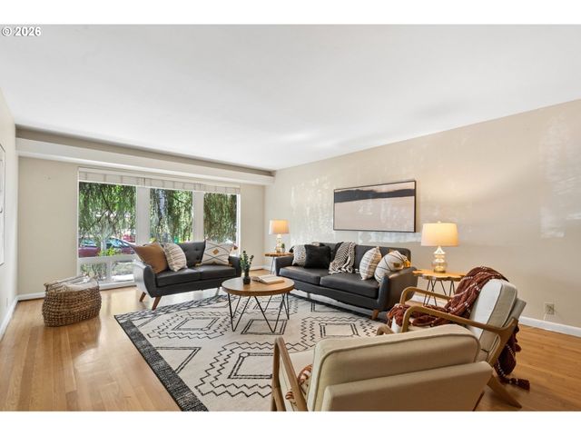 3407 Se STEELE St, Portland, OR 97202