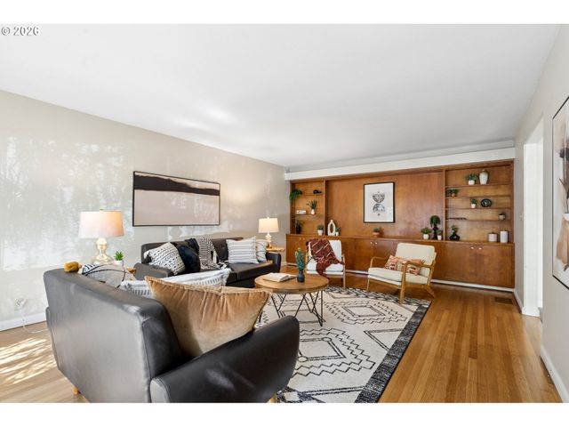 3407 Se STEELE St, Portland, OR 97202