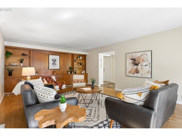 3407 Se STEELE St, Portland, OR 97202