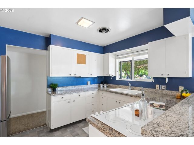 3407 Se STEELE St, Portland, OR 97202