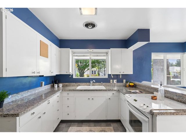 3407 Se STEELE St, Portland, OR 97202