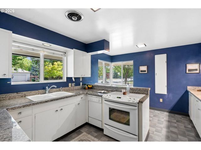 3407 Se STEELE St, Portland, OR 97202