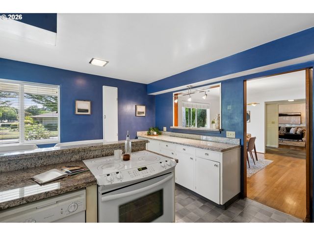 3407 Se STEELE St, Portland, OR 97202