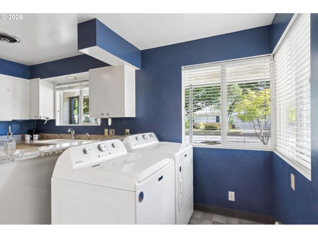 3407 Se STEELE St, Portland, OR 97202