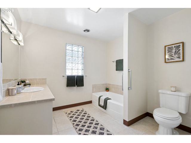 3407 Se STEELE St, Portland, OR 97202