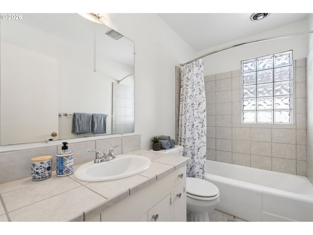 3407 Se STEELE St, Portland, OR 97202