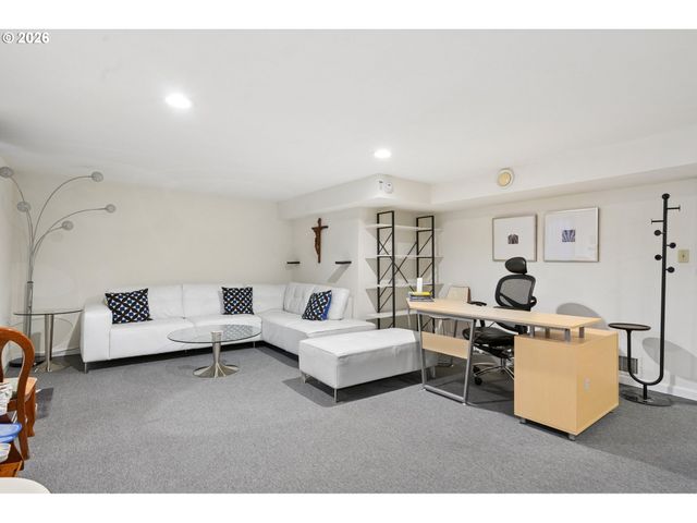 3407 Se STEELE St, Portland, OR 97202