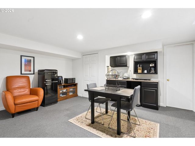 3407 Se STEELE St, Portland, OR 97202
