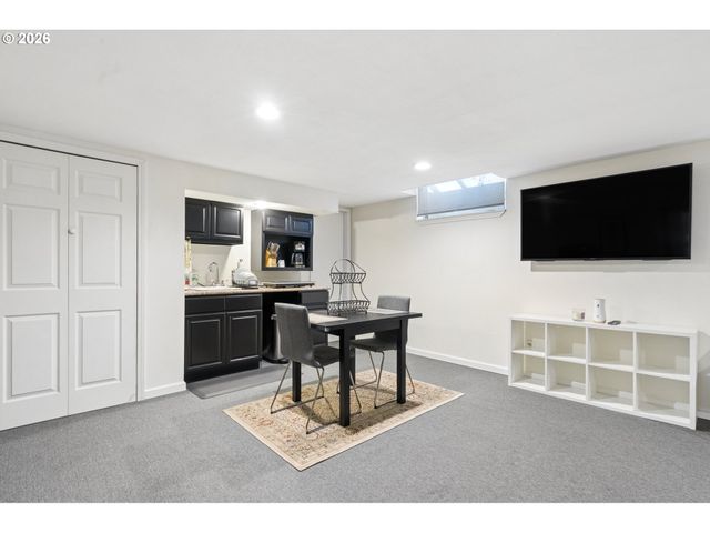 3407 Se STEELE St, Portland, OR 97202