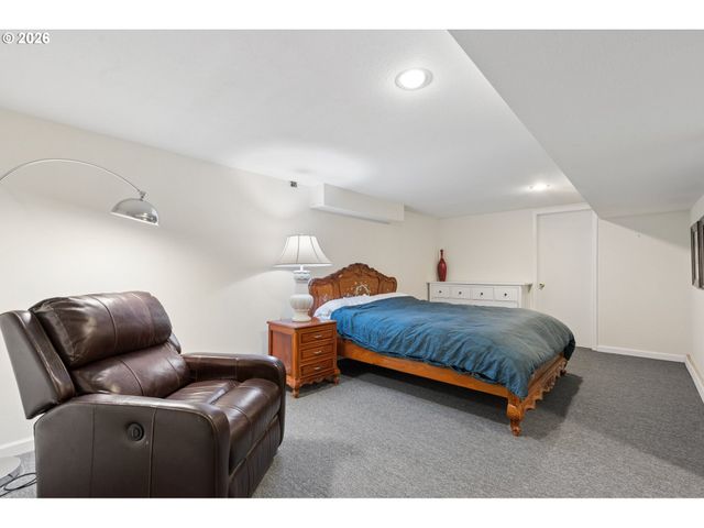 3407 Se STEELE St, Portland, OR 97202